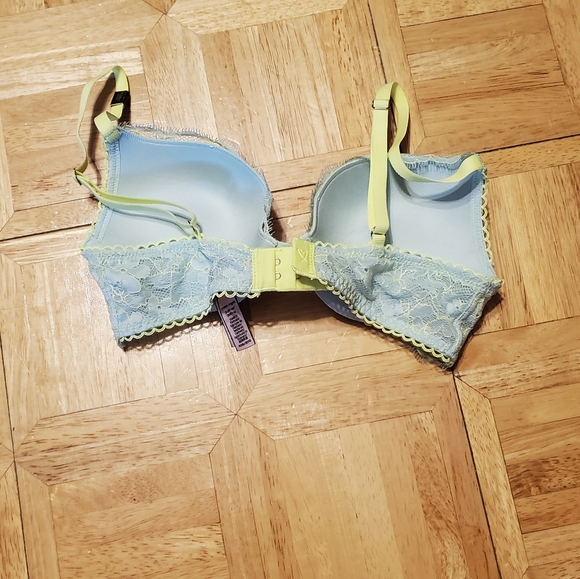 Victoria's Secret Bra size 32B - Picture 2 of 4